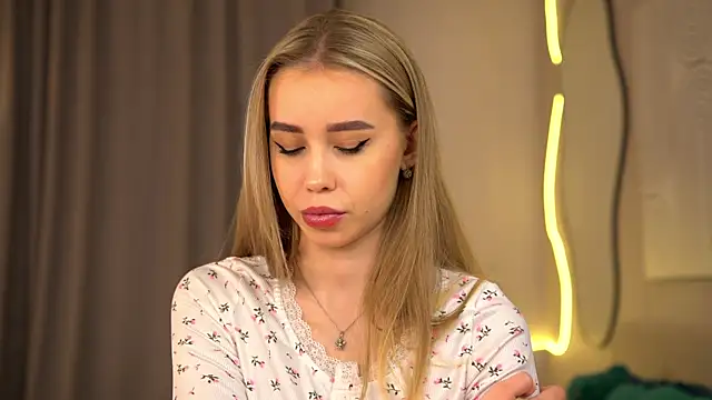 Snapshot of _Spring_Day_ chatting on 10.26.25 Spring Day online show from 10.26.25