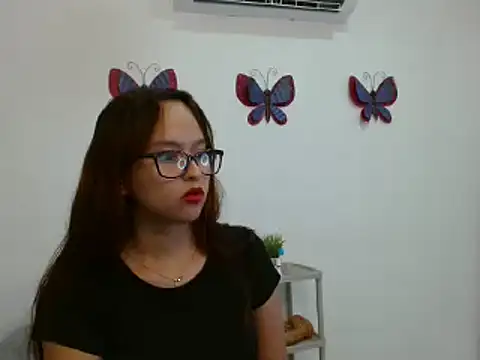Snapshot of Emilybateee chatting on 03.07.25 Emilybateee online show from 03.07.25