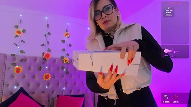 CandieGilson   online show from 10.08.25