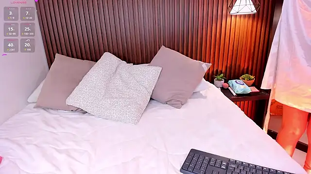 julietaevanns online show from 02.03.26