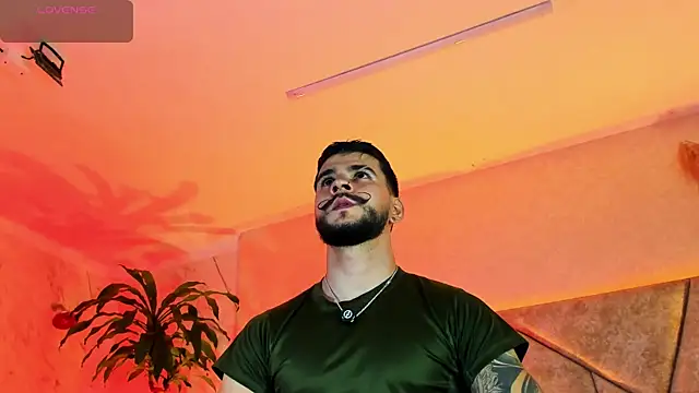 Snapshot of DickGriffith_ chatting on 09.25.25 DickGriffith online show from 09.25.25