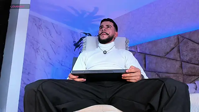 Snapshot of DickGriffith_ chatting on 10.19.25 DickGriffith online show from 10.19.25