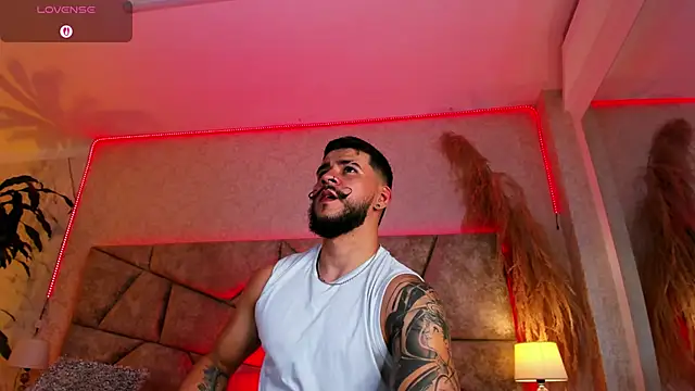 Snapshot of DickGriffith_ chatting on 11.06.25 DickGriffith online show from 11.06.25