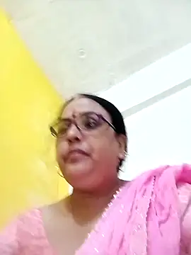 Kiyara8 online show from 10.26.25