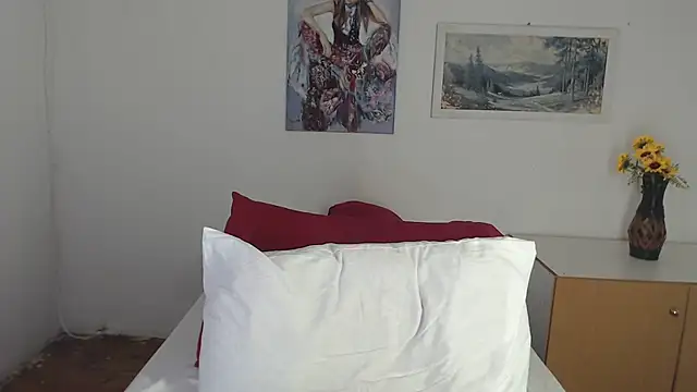 Snapshot of SATHIVA chatting on 10.29.25 SATHIVA online show from 10.29.25