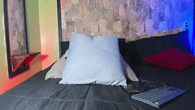 Snapshot of RyanGreys chatting on 03.06.25 RyanGreys online show from 03.06.25