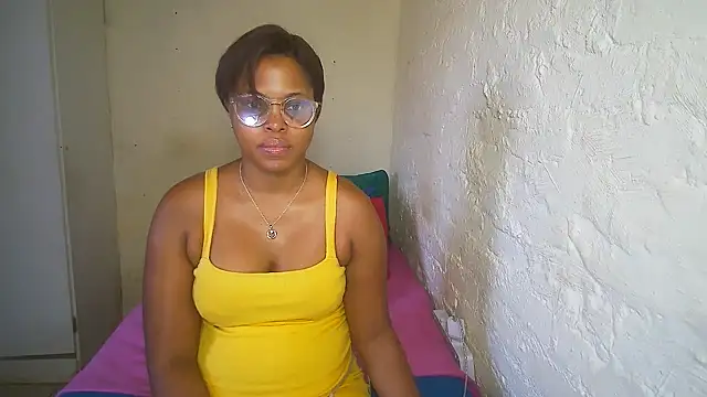 Snapshot of Sadehx chatting on 10.28.25 Sadehx online show from 10.28.25