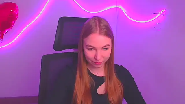 Snapshot of Dana_flowers chatting on 03.09.25 Dana flowers online show from 03.09.25