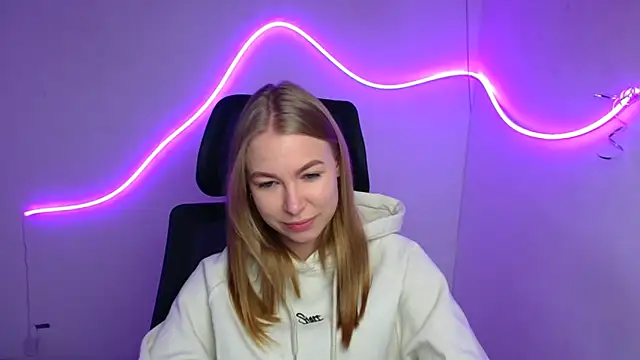 Snapshot of Dana_flowers chatting on 09.26.25 Dana flowers online show from 09.26.25