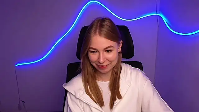 Snapshot of Dana_flowers chatting on 10.08.25 Dana flowers online show from 10.08.25