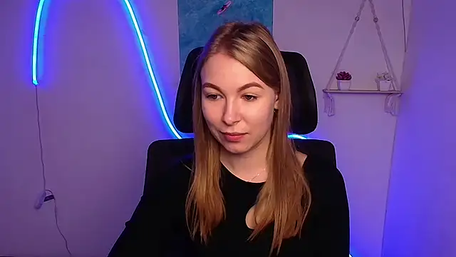 Snapshot of Dana_flowers chatting on 10.12.25 Dana flowers online show from 10.12.25