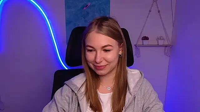 Snapshot of Dana_flowers chatting on 10.17.25 Dana flowers online show from 10.17.25