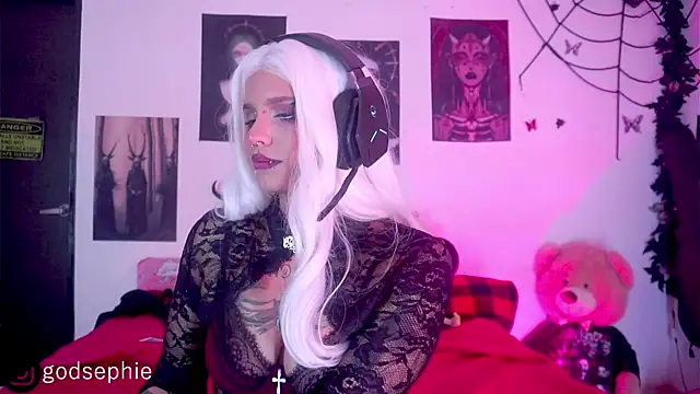 persephonee  online show from 03.23.25