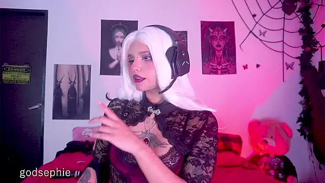 persephonee  online show from 03.23.25
