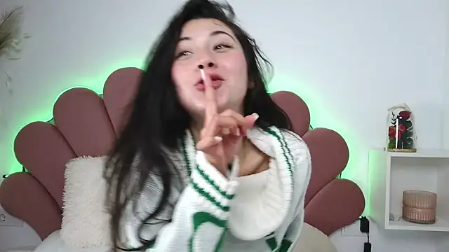 Snapshot of ScarlletRays chatting on 03.01.25 ScarlletRays online show from 03.01.25