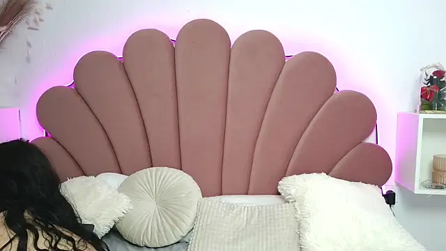 Snapshot of ScarlletRays chatting on 03.18.25 ScarlletRays online show from 03.18.25