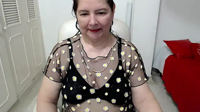 Snapshot of leonela_69 chatting on 06.11.26 leonela 69 online show from 06.11.26