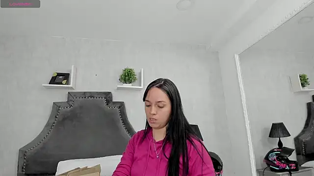 EmiliaRose  online show from 11.27.25