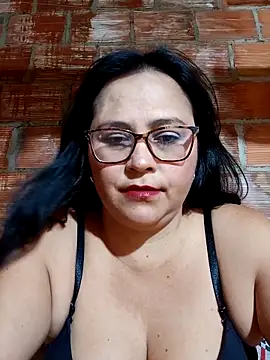 Snapshot of promiscuous-indecent-momm chatting on 09.08.25 promiscuous-indecent-momm online show from 09.08.25
