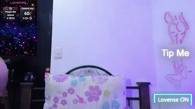 Snapshot of Dollcatalina chatting on 10.28.25 Dollcatalina online show from 10.28.25