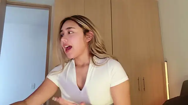 Hornyholly   online show from 05.29.26