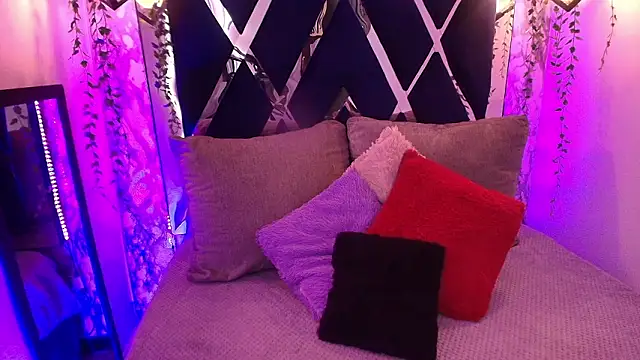 Snapshot of charlotte_bluee chatting on 02.01.26 charlotte bluee online show from 02.01.26
