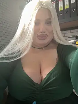 Snapshot of Eliaden chatting on 10.15.25 Eliaden online show from 10.15.25