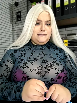 Snapshot of Eliaden chatting on 10.21.25 Eliaden online show from 10.21.25