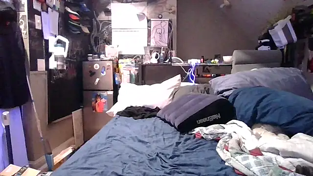 Sk00byJaXxX212 online show from 10.22.25