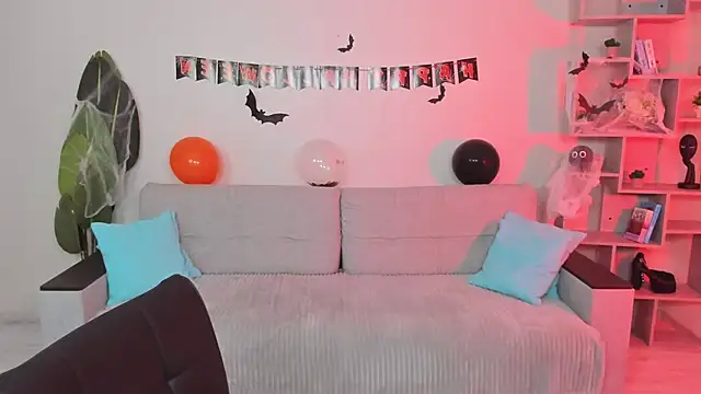 GabriellaMays online show from 10.17.25