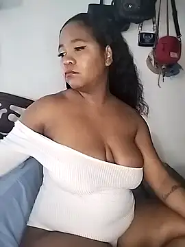 Snapshot of lilithathenea chatting on 10.02.25 lilithathenea online show from 10.02.25