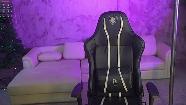 Layla Sweet  online show from 12.16.25