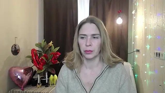Snapshot of TessaDaybreak chatting on 02.14.25 TessaDaybreak online show from 02.14.25