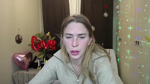 Snapshot of TessaDaybreak chatting on 02.15.25 TessaDaybreak online show from 02.15.25