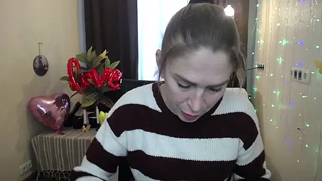 Snapshot of TessaDaybreak chatting on 02.16.25 TessaDaybreak online show from 02.16.25