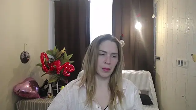 Snapshot of TessaDaybreak chatting on 02.21.25 TessaDaybreak online show from 02.21.25