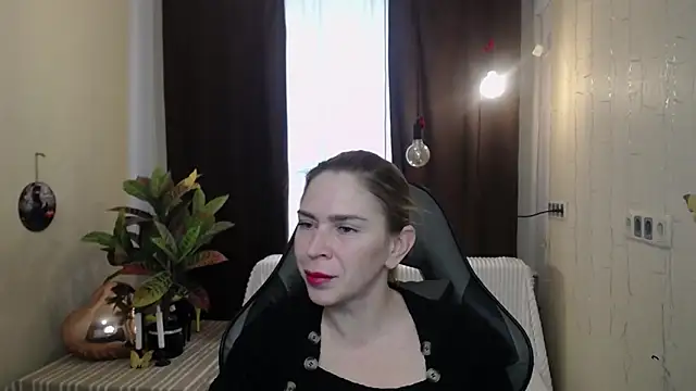Snapshot of TessaDaybreak chatting on 02.27.25 TessaDaybreak online show from 02.27.25