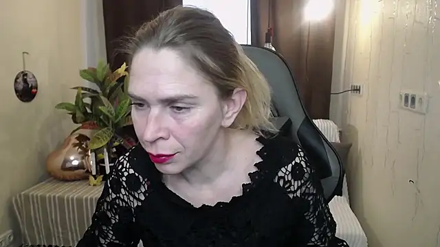 Snapshot of TessaDaybreak chatting on 02.27.25 TessaDaybreak online show from 02.27.25