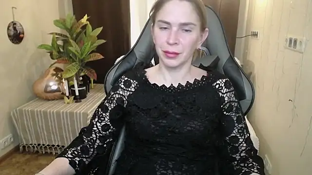 Snapshot of TessaDaybreak chatting on 02.27.25 TessaDaybreak online show from 02.27.25