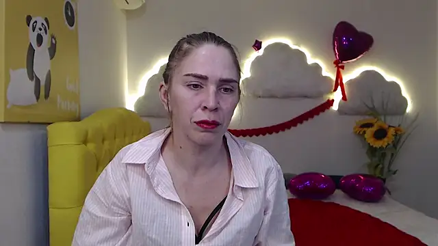 Snapshot of TessaDaybreak chatting on 03.15.25 TessaDaybreak online show from 03.15.25