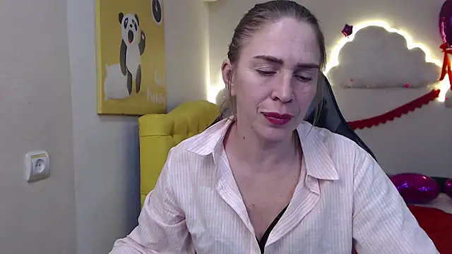 Snapshot of TessaDaybreak chatting on 03.15.25 TessaDaybreak online show from 03.15.25