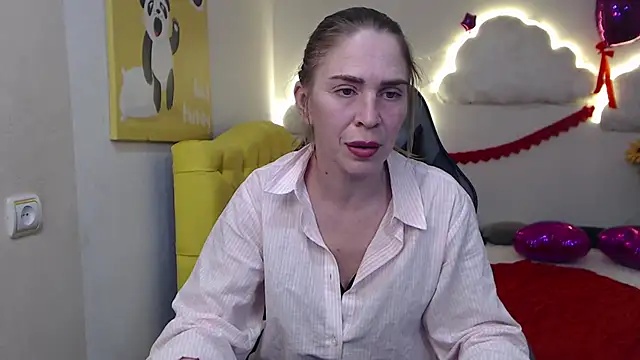 Snapshot of TessaDaybreak chatting on 03.15.25 TessaDaybreak online show from 03.15.25