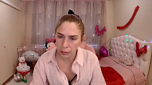 Snapshot of TessaDaybreak chatting on 03.19.25 TessaDaybreak online show from 03.19.25