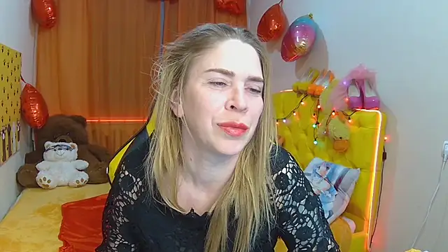 Snapshot of TessaDaybreak chatting on 03.22.25 TessaDaybreak online show from 03.22.25