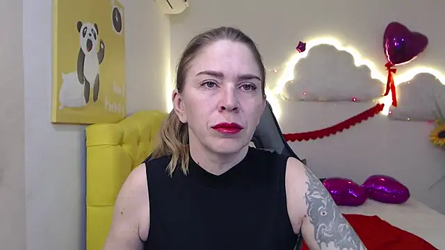 Snapshot of TessaDaybreak chatting on 03.23.25 TessaDaybreak online show from 03.23.25