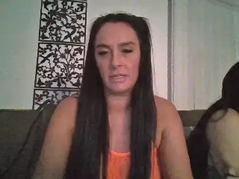 Snapshot of Layla_Gilf_Mae chatting on 02.25.25 Layla Gilf Mae online show from 02.25.25