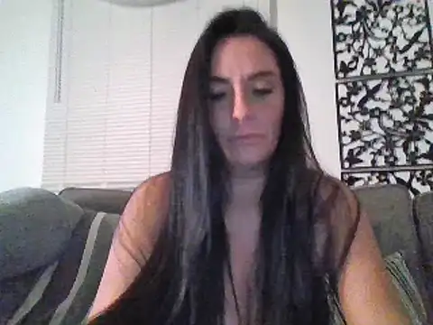 Snapshot of Layla_Gilf_Mae chatting on 03.08.25 Layla Gilf Mae online show from 03.08.25