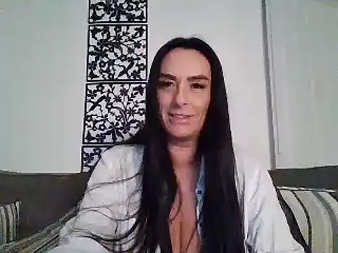 Snapshot of Layla_Gilf_Mae chatting on 03.14.25 Layla Gilf Mae online show from 03.14.25