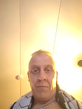 Snapshot of Teemu chatting on 03.10.25 Teemu online show from 03.10.25