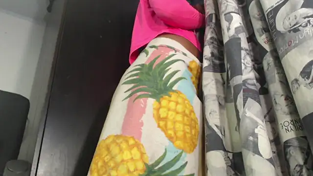 Snapshot of Gaby-sexy chatting on 09.27.25 Gaby-sexy online show from 09.27.25